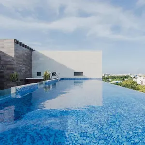  Aparthotel Onebr W Balcony Or Small In Playa Del Carmen, Bbq, Pool Infinite, Whirlpool, Ac, Tv Smart, 200mb